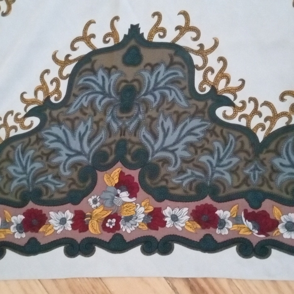 SOLDVintage Oscar de la Renta Silk scarf - Picture 6 of 7